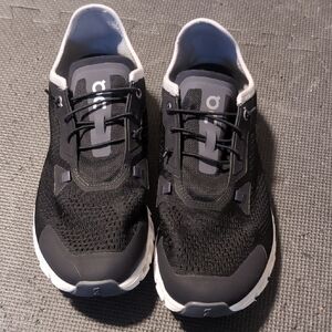 On Running Cloud Coast 5 Athletic Shoes